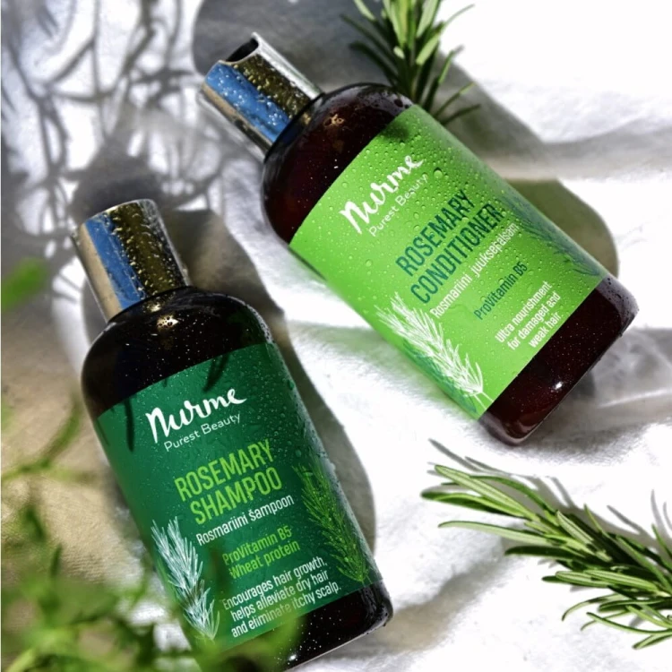 nurme-rosemary-shampoo-pro-vit-b5-lifestyle-galazki-rozmarynu-slonce.jpg