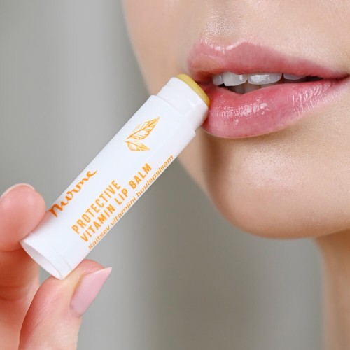 nurme-balsam-do-ust-vitamin-lip-balm-aplikacja.jpg