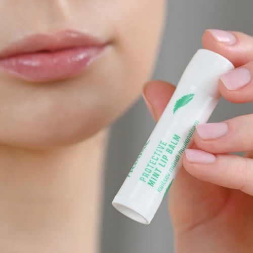 nurme-balsam-do-ust-mint-lip-balm-aplikacja.jpg