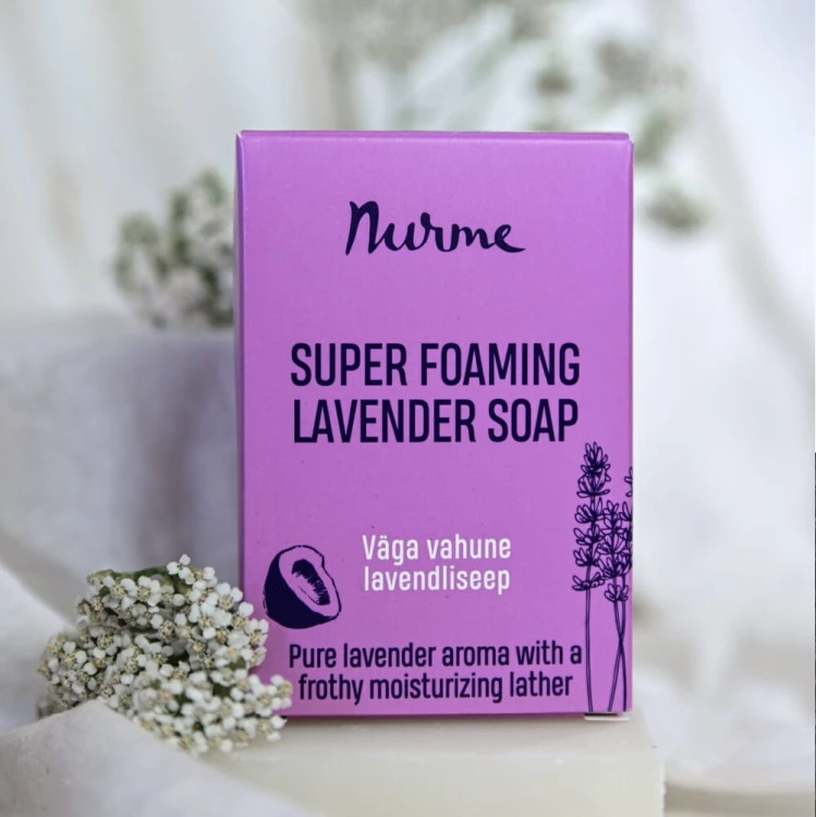 nurme-super-foaming-lavender-soap-lifestyle-kwiaty.jpg