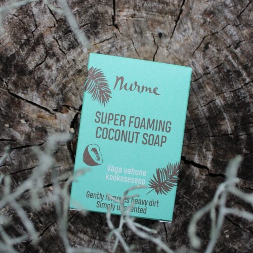 nurme-super-foaming-coconut-soap-lifestyle-pien-drzewa.jpg