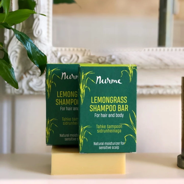 urme-lemongrass-shampoo-bar-dwa-opakowania-lustro-lazienka.jpg